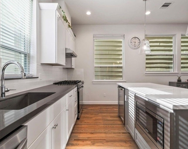 316 Jensen Drive - Photo Thumbnail 13