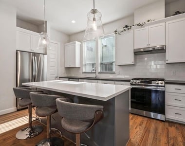 316 Jensen Drive - Photo Thumbnail 12