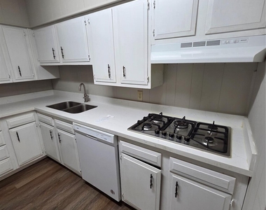 122 S Willow Street - Photo Thumbnail 6