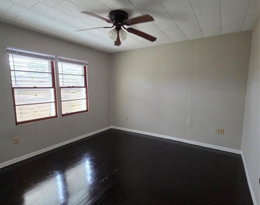 122 S Willow Street - Photo Thumbnail 8