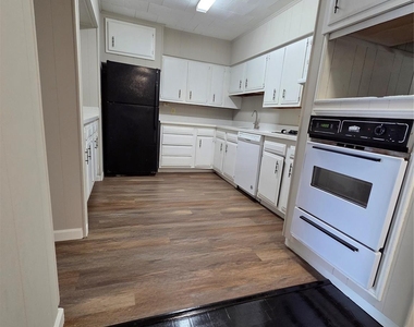 122 S Willow Street - Photo Thumbnail 4