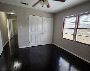 122 S Willow Street - Photo Thumbnail 7