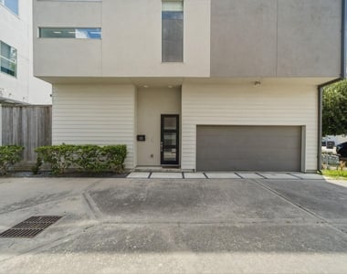 1221 W 17th Street - Photo Thumbnail 1