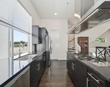 1221 W 17th Street - Photo Thumbnail 13