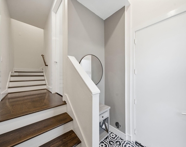 1221 W 17th Street - Photo Thumbnail 4