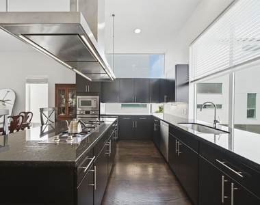 1221 W 17th Street - Photo Thumbnail 11