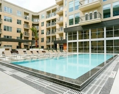 2111 Westheimer Road - Photo Thumbnail 4