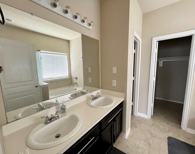 10831 Woodwind Shadows Drive - Photo Thumbnail 15