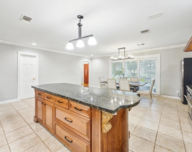 718 Garden Oaks Boulevard - Photo Thumbnail 14