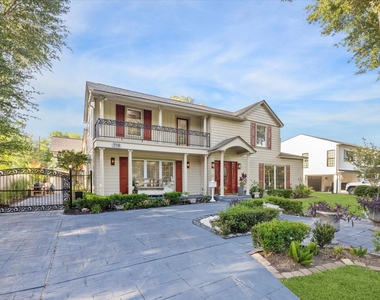 718 Garden Oaks Boulevard - Photo Thumbnail 4