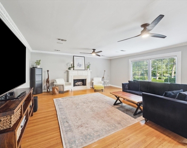 718 Garden Oaks Boulevard - Photo Thumbnail 7