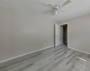 3815 Regency Drive - Photo Thumbnail 13