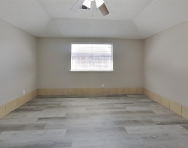3815 Regency Drive - Photo Thumbnail 7