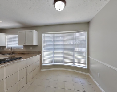 3815 Regency Drive - Photo Thumbnail 6