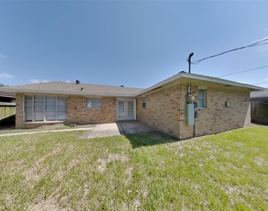 3815 Regency Drive - Photo Thumbnail 15