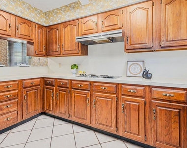 15014 Hollydale Drive - Photo Thumbnail 8