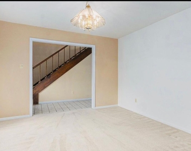 15014 Hollydale Drive - Photo Thumbnail 10