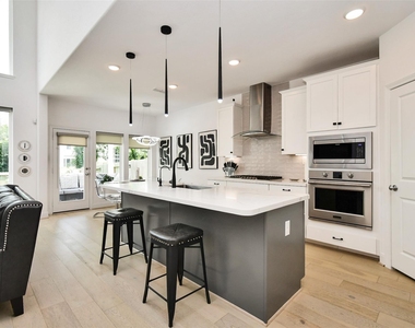 8922 Stanley Oak Drive - Photo Thumbnail 3