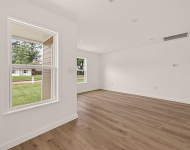 3922 Alsace Street - Photo Thumbnail 8