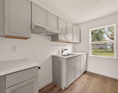 3922 Alsace Street - Photo Thumbnail 10