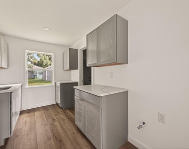 3922 Alsace Street - Photo Thumbnail 9