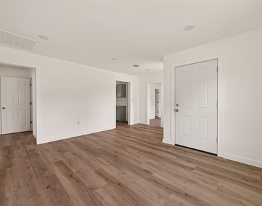 3922 Alsace Street - Photo Thumbnail 5
