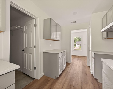 3922 Alsace Street - Photo Thumbnail 11