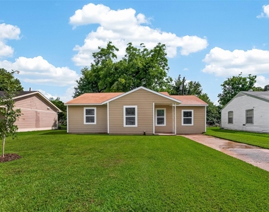 3922 Alsace Street - Photo Thumbnail 2