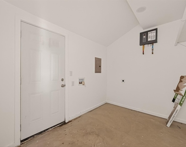 3922 Alsace Street - Photo Thumbnail 13