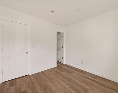 3922 Alsace Street - Photo Thumbnail 16