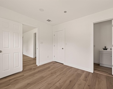 3922 Alsace Street - Photo Thumbnail 15