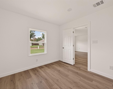 3922 Alsace Street - Photo Thumbnail 14