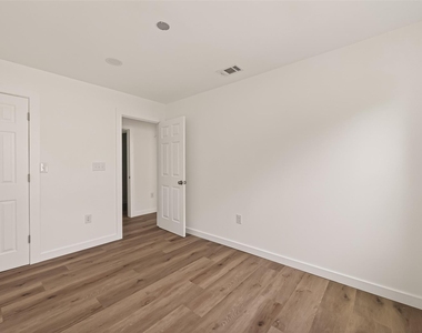 3922 Alsace Street - Photo Thumbnail 24