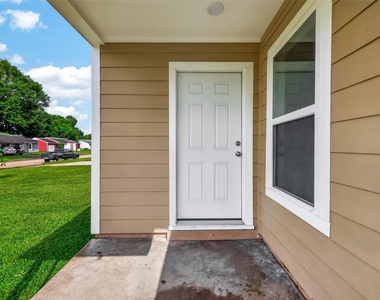 3922 Alsace Street - Photo Thumbnail 4