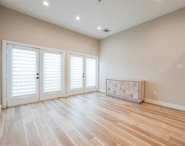 5720 Beall Street - Photo Thumbnail 4