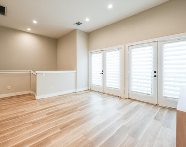 5720 Beall Street - Photo Thumbnail 5