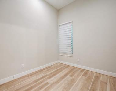 5720 Beall Street - Photo Thumbnail 19