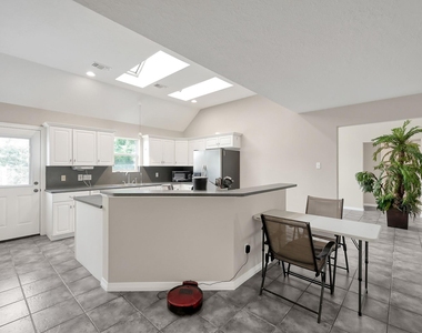 12102 Mustang Avenue - Photo Thumbnail 9