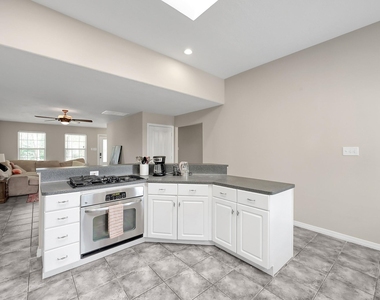12102 Mustang Avenue - Photo Thumbnail 8