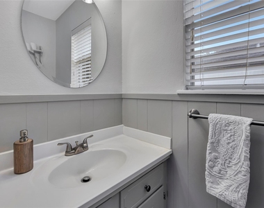 18623 Prince William Lane - Photo Thumbnail 34