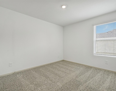 1015 Bluegill Drive - Photo Thumbnail 4