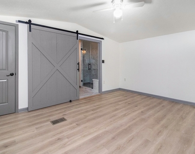6506 N Martin Luther King Avenue - Photo Thumbnail 12