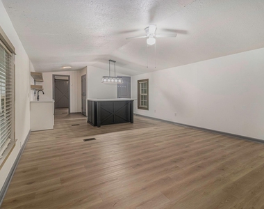 6506 N Martin Luther King Avenue - Photo Thumbnail 2