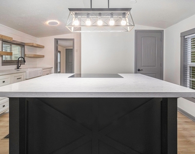 6506 N Martin Luther King Avenue - Photo Thumbnail 7