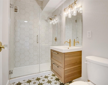 1400 Hermann Drive - Photo Thumbnail 6