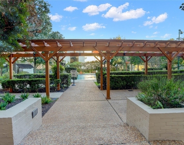 1400 Hermann Drive - Photo Thumbnail 10
