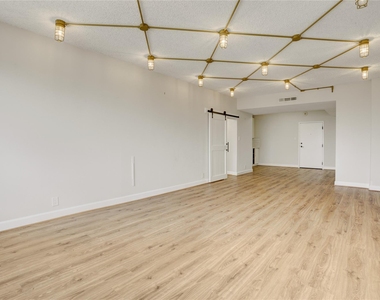 1400 Hermann Drive - Photo Thumbnail 5