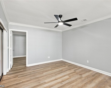 646 Se 12th Court - Photo Thumbnail 8