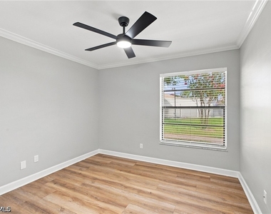 646 Se 12th Court - Photo Thumbnail 21