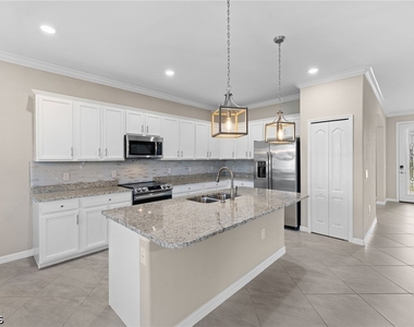 11884 Arbor Trace Drive - Photo Thumbnail 9